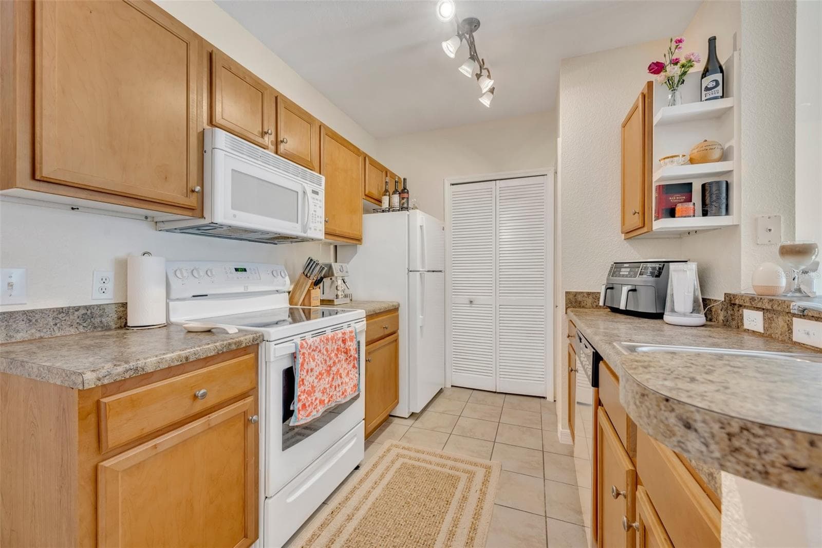 Kitchen - 5550 E MICHIGAN ST #2232, ORLANDO