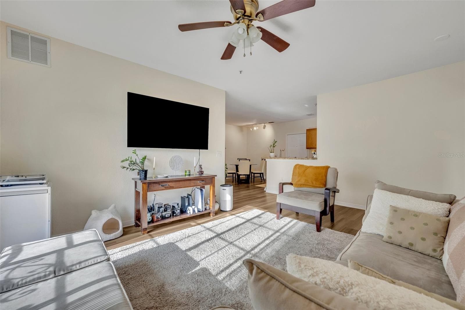 Living Room - 5550 E MICHIGAN ST #2232, ORLANDO