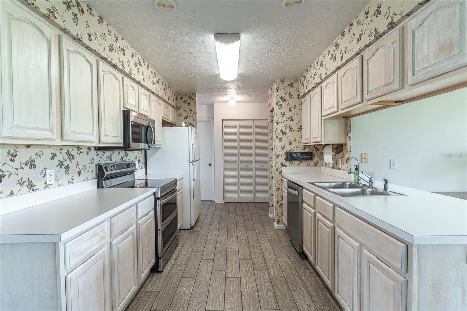 Single Family Residence at 2260 GRAND CYPRESS DR, LAKELAND, photo 5 of 65