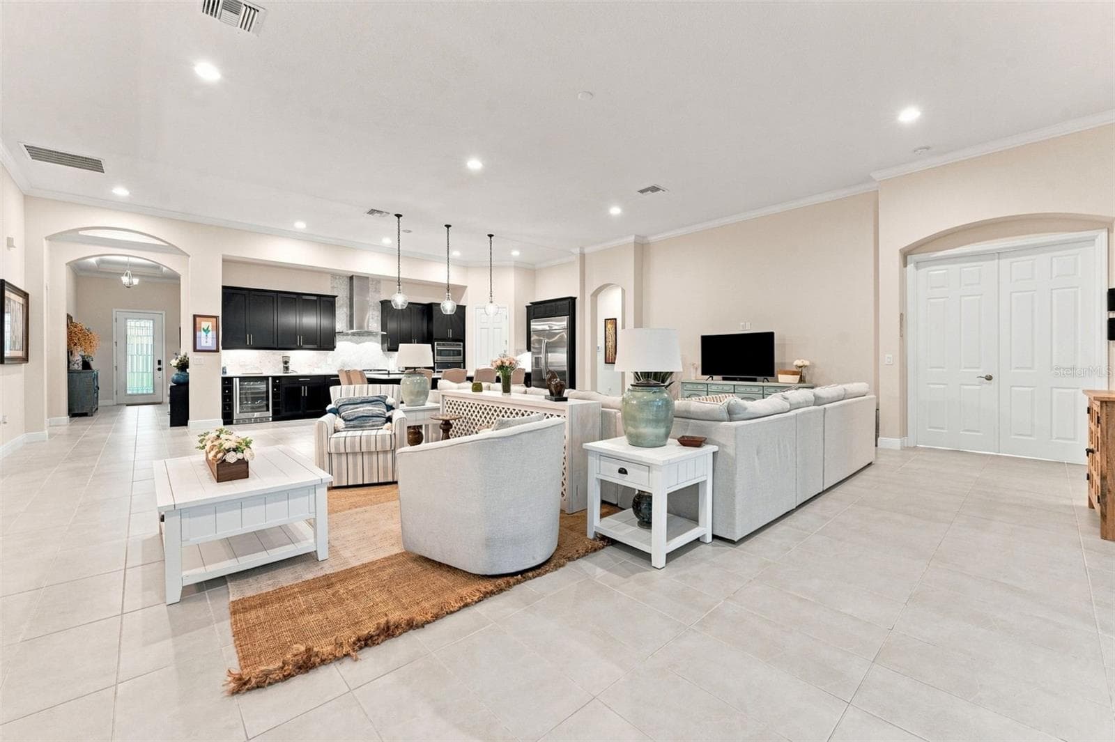 Single Family Residence at 10370 MEADOWRUN DR, LITHIA, photo 10 of 75