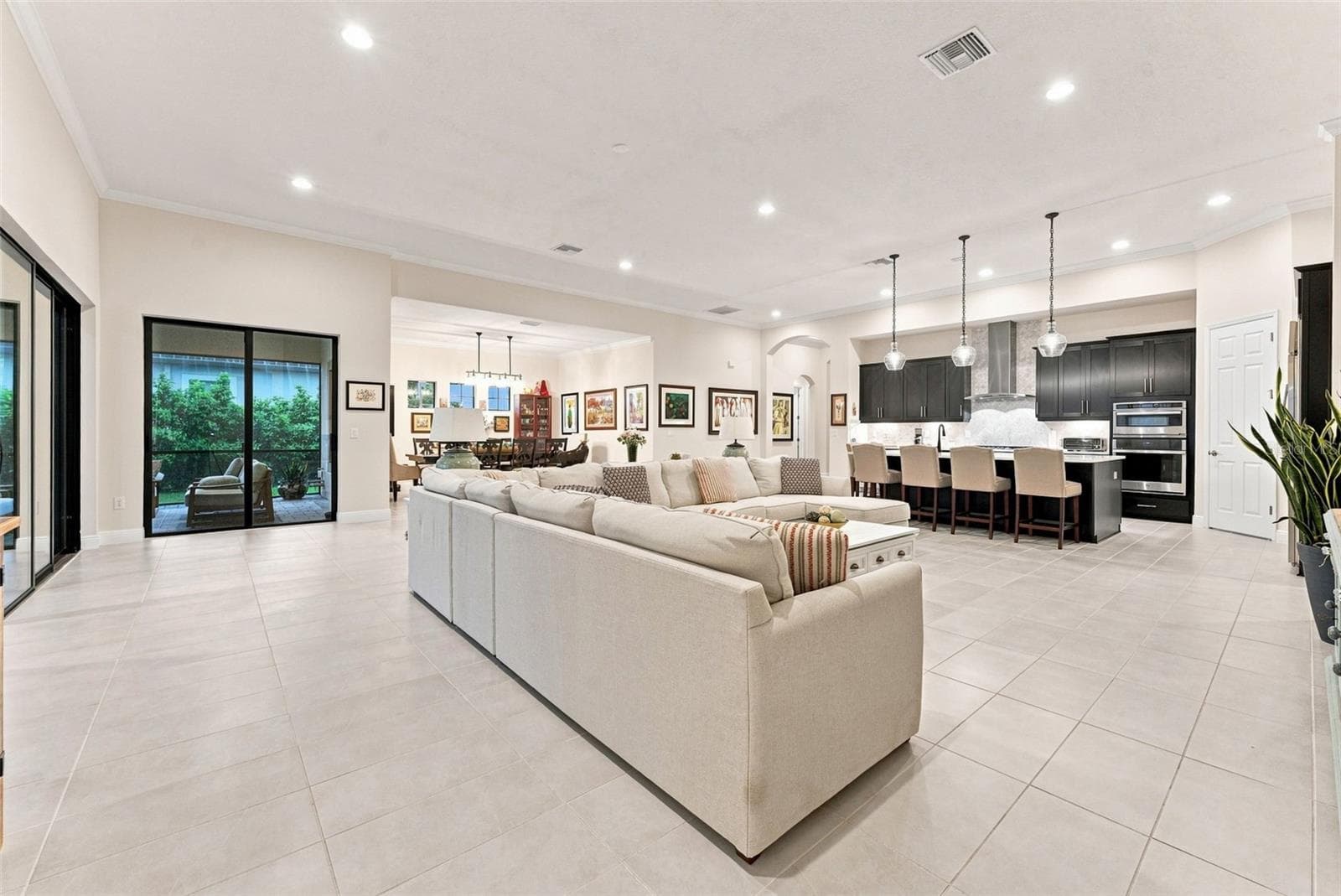 Single Family Residence at 10370 MEADOWRUN DR, LITHIA, photo 11 of 75