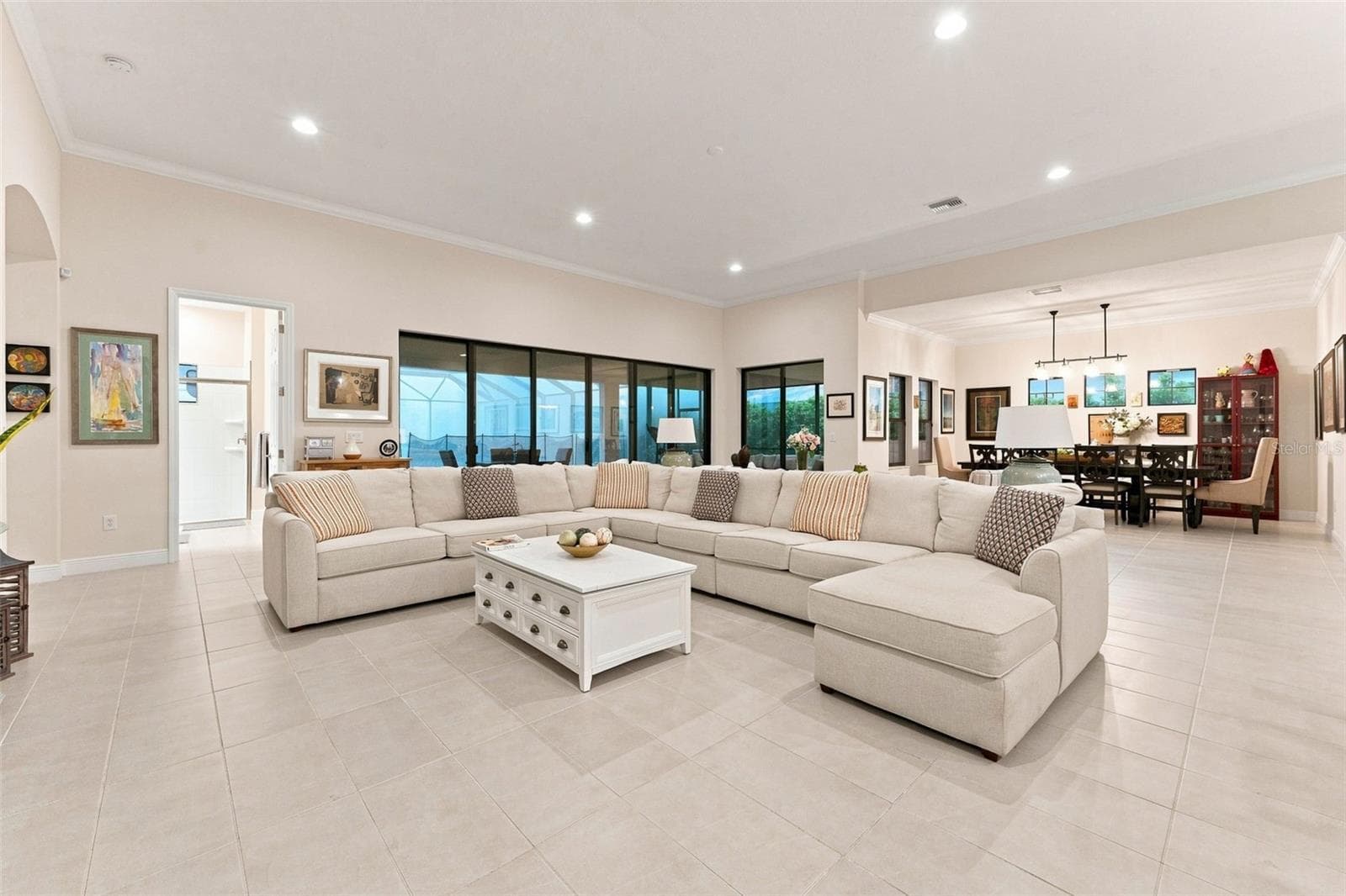 Single Family Residence at 10370 MEADOWRUN DR, LITHIA, photo 12 of 75