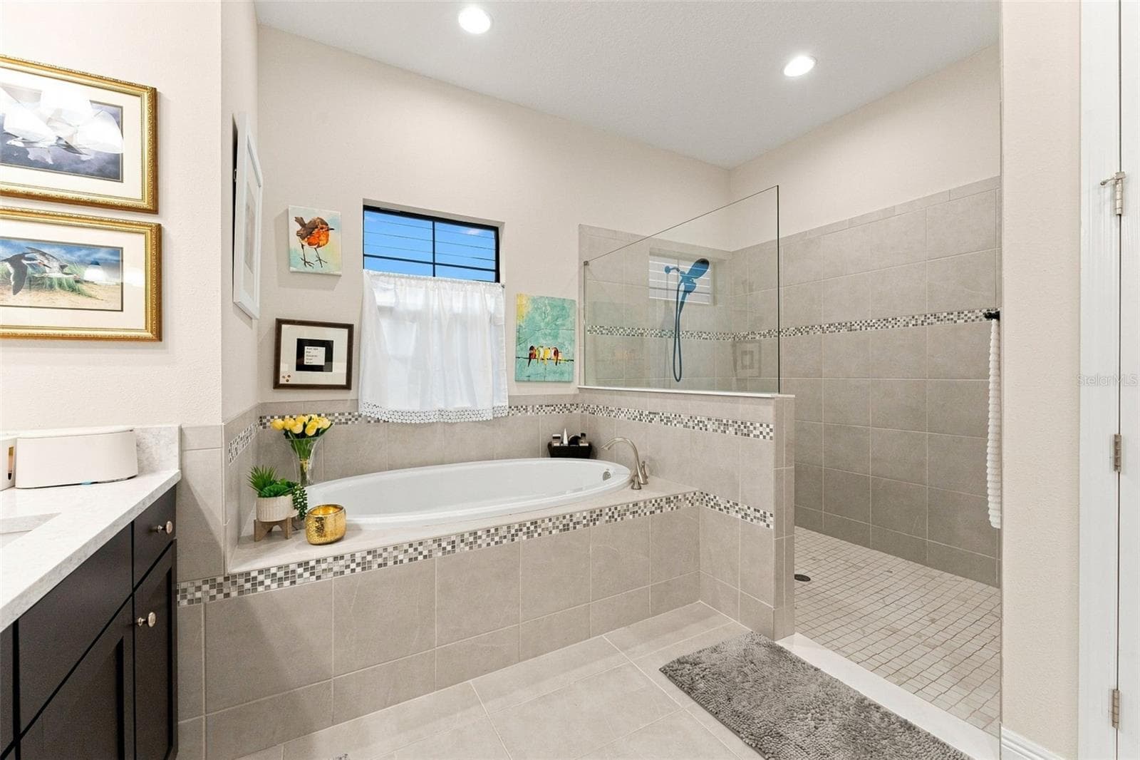Single Family Residence at 10370 MEADOWRUN DR, LITHIA, photo 26 of 75