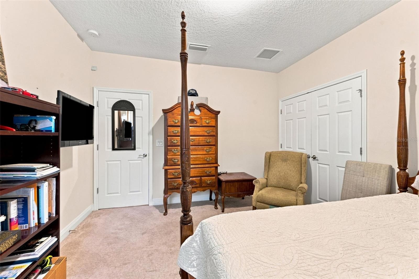 Single Family Residence at 10370 MEADOWRUN DR, LITHIA, photo 41 of 75