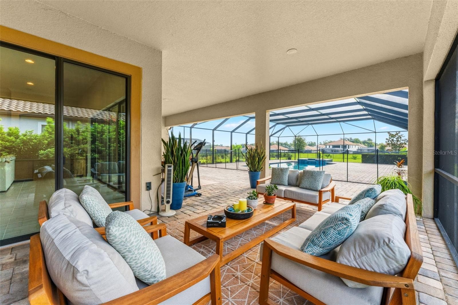 Single Family Residence at 10370 MEADOWRUN DR, LITHIA, photo 60 of 75
