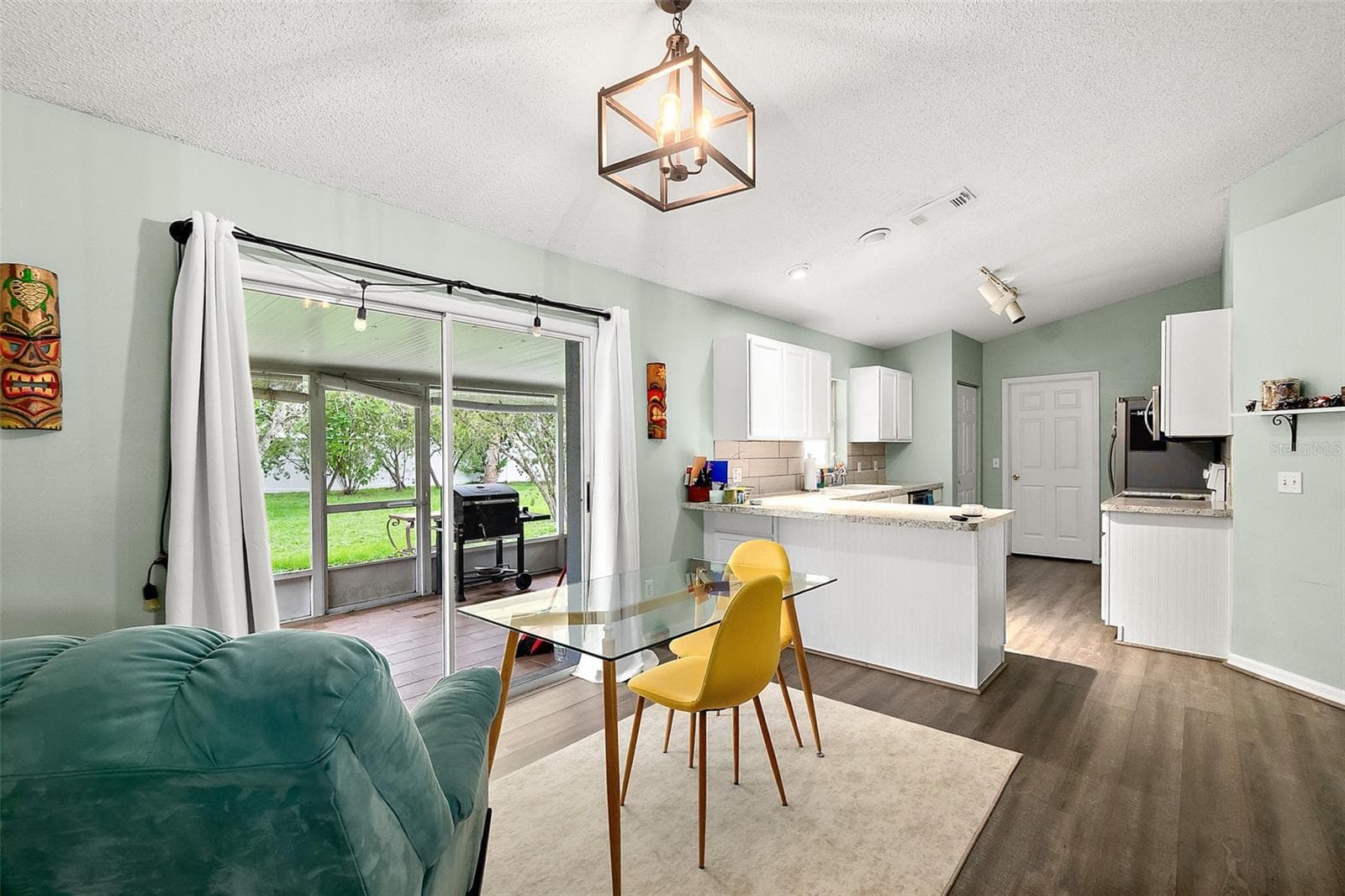 Eat In Area - 17 PINELARK LN, PALM COAST