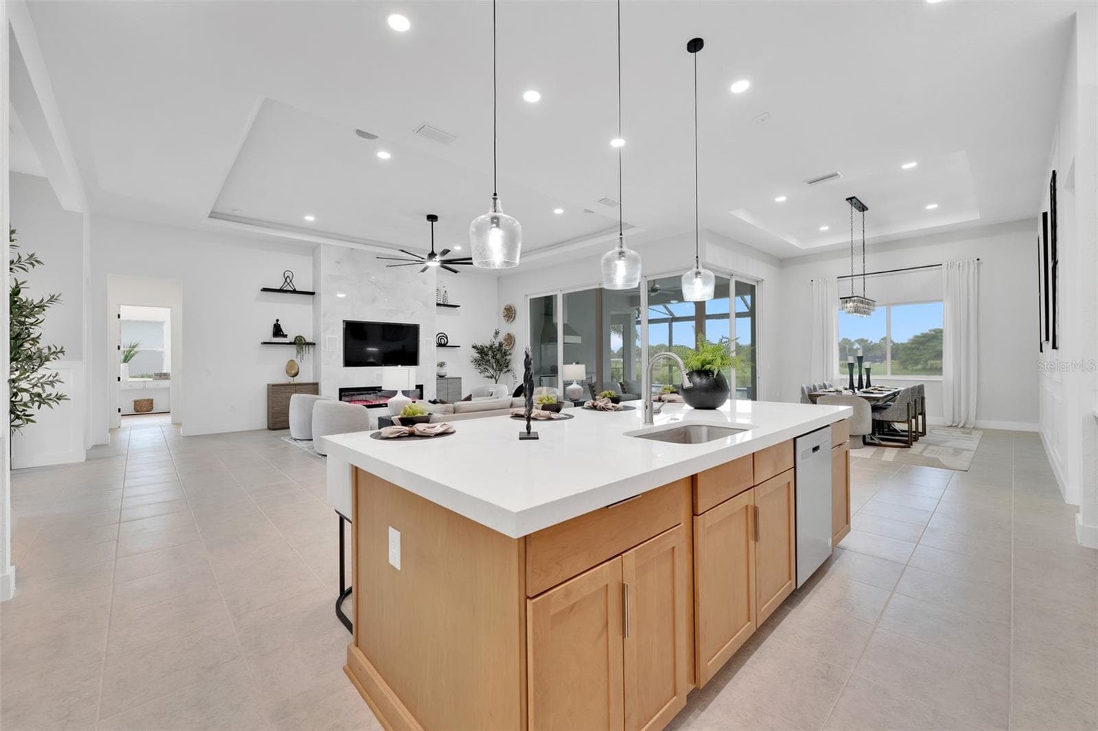 Single Family Residence at 8444 CANE BAY CT, LAKEWOOD RANCH, photo 14 of 81