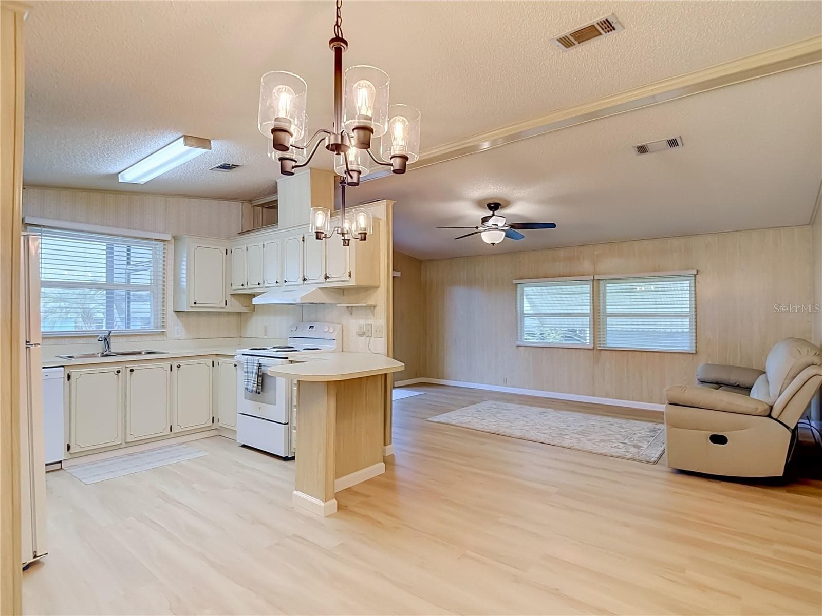 Manufactured Home at 4919 BLANCO DR, ZEPHYRHILLS, photo 7 of 28