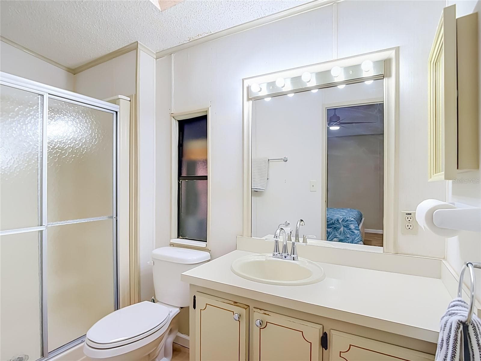 Owners Bath - 4919 BLANCO DR, ZEPHYRHILLS