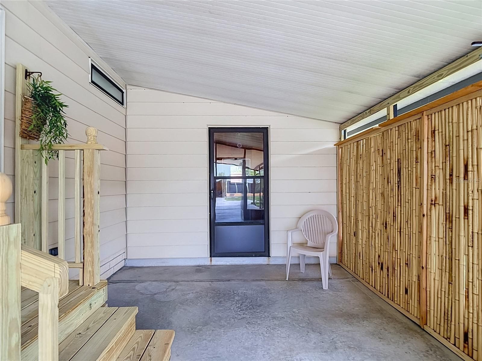 Side Screened Porch - 4919 BLANCO DR, ZEPHYRHILLS