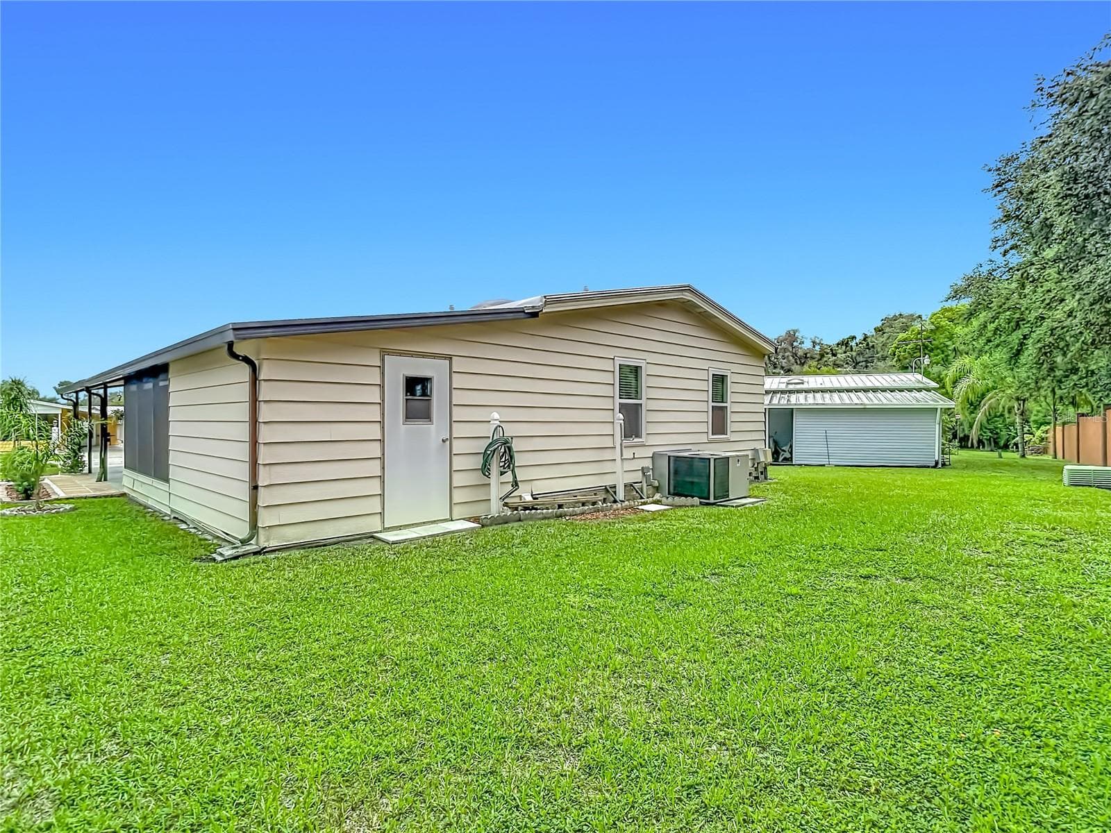 Manufactured Home at 4919 BLANCO DR, ZEPHYRHILLS, photo 24 of 28