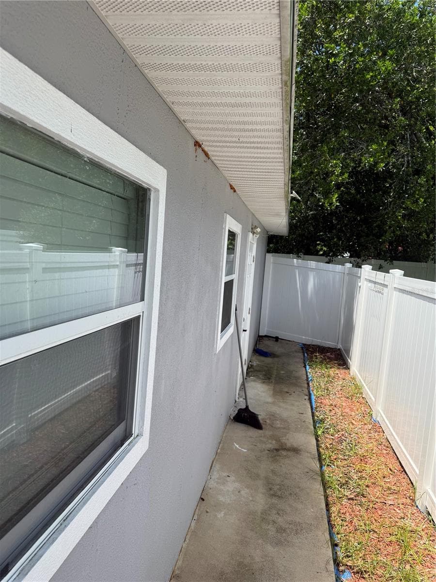 Single Family Residence at 1923 W SKAGWAY AVE, TAMPA, photo 9 of 32