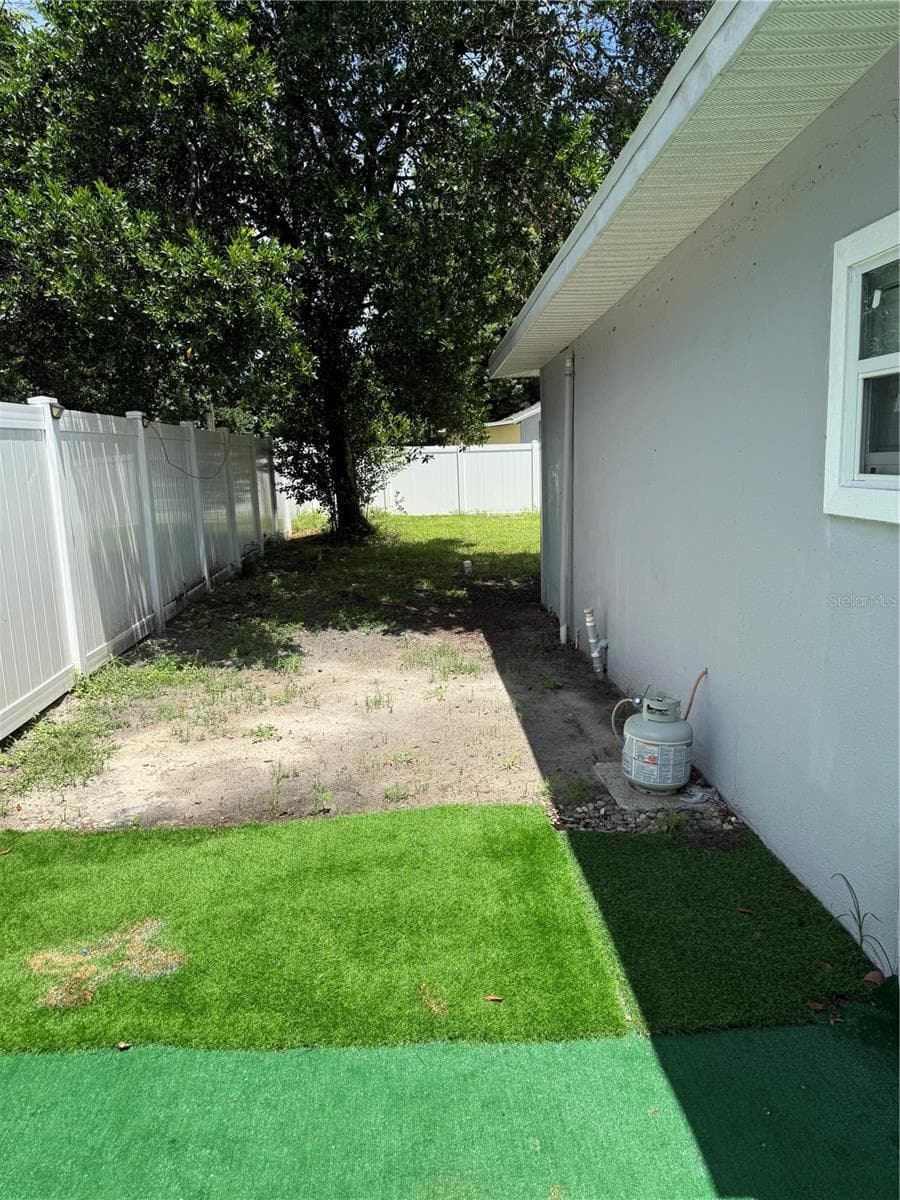 Single Family Residence at 1923 W SKAGWAY AVE, TAMPA, photo 13 of 32