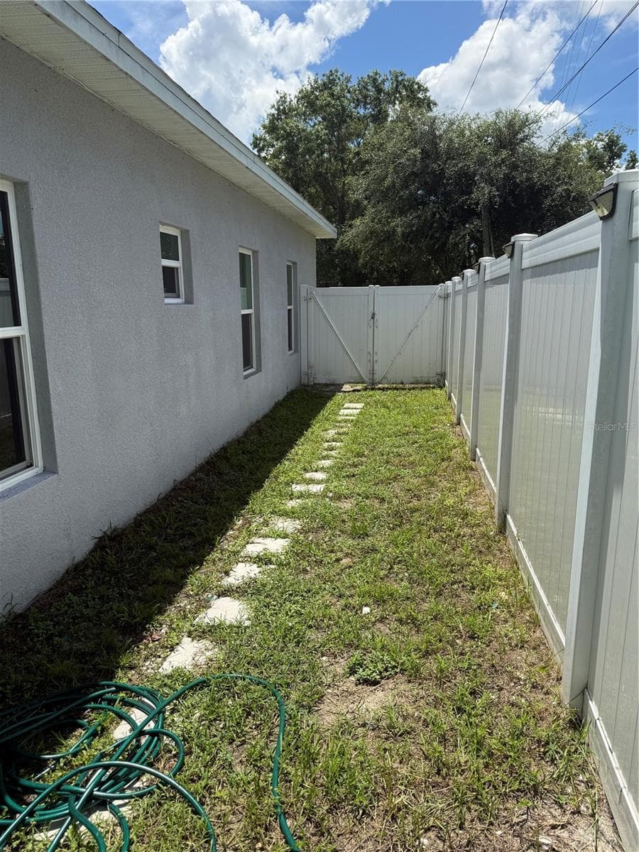 Single Family Residence at 1923 W SKAGWAY AVE, TAMPA, photo 16 of 32