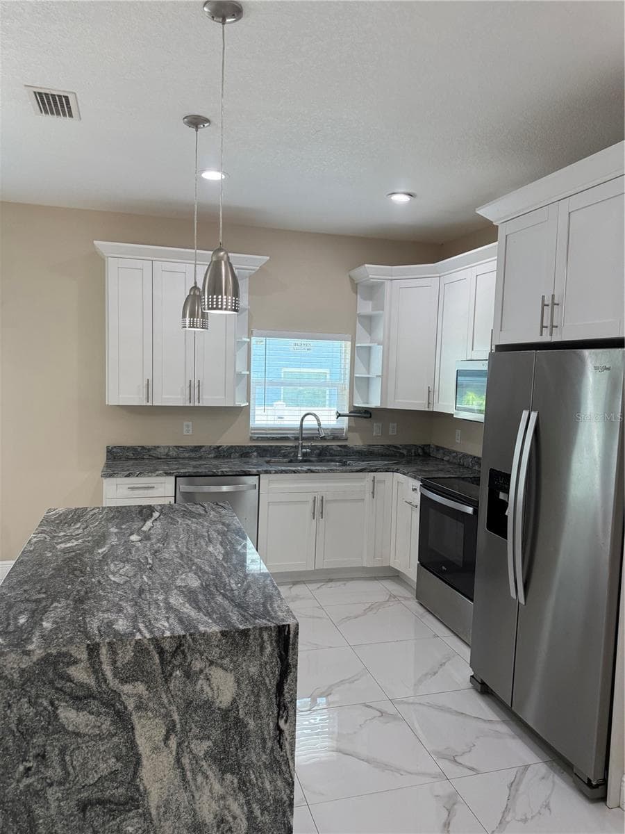 Single Family Residence at 1923 W SKAGWAY AVE, TAMPA, photo 6 of 32