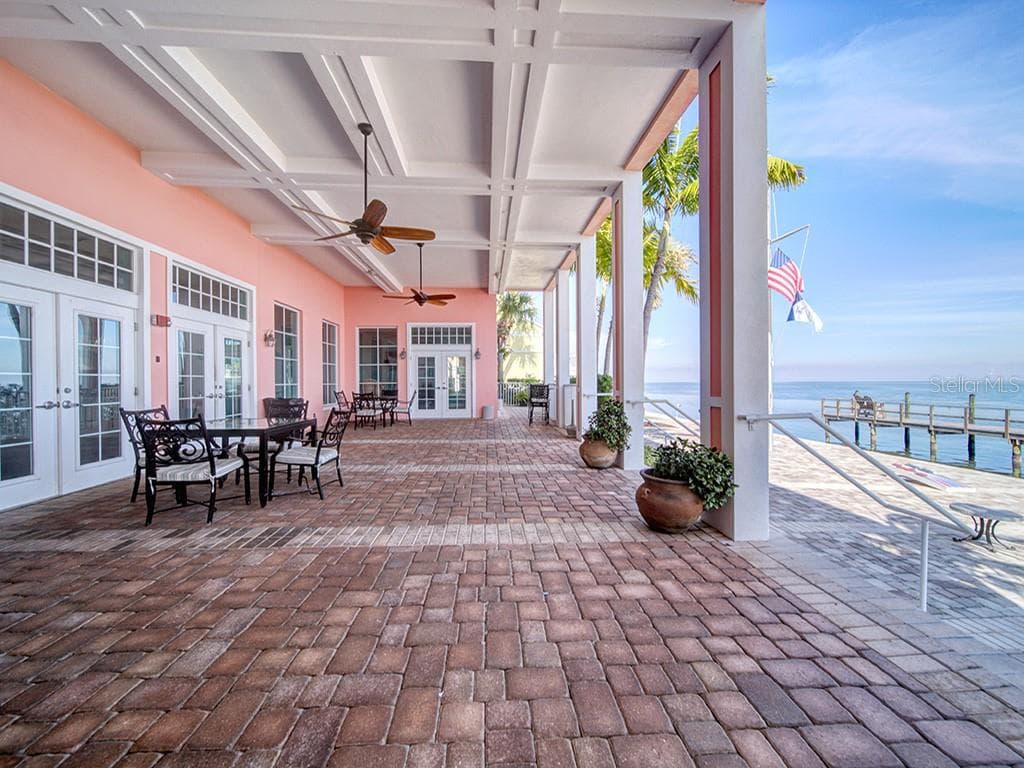 Condominium at 4728 BEACH DR SE #B, ST PETERSBURG, photo 35 of 41