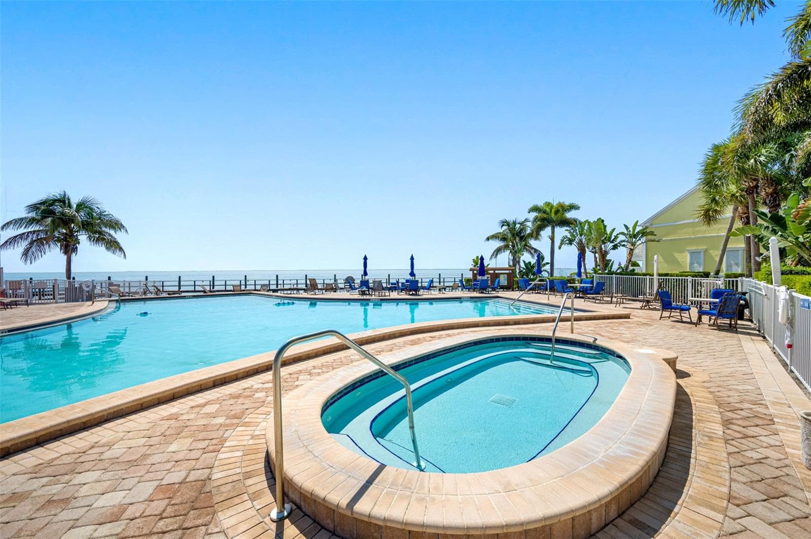 Condominium at 4728 BEACH DR SE #B, ST PETERSBURG, photo 37 of 41
