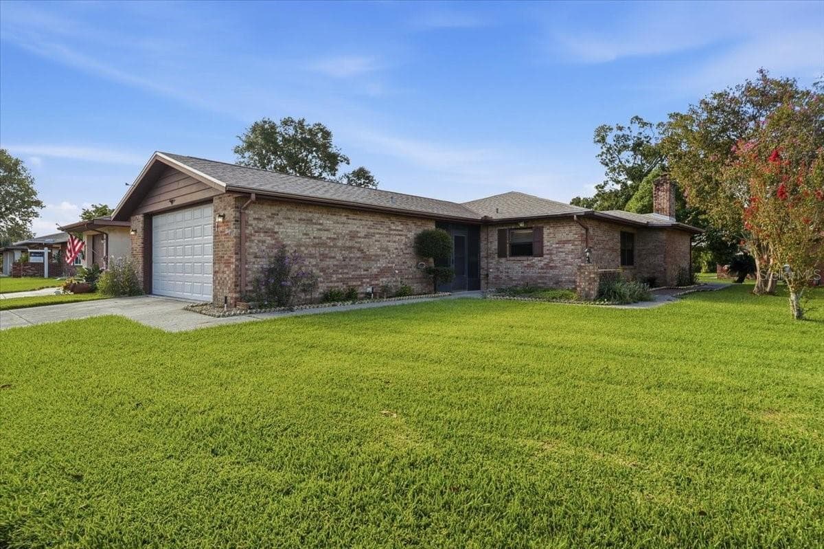 Single Family Residence at 478 LAKE CAROLYN CIR, LAKELAND, photo 2 of 66