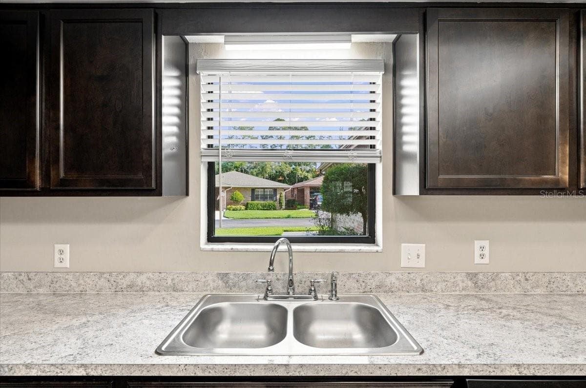 Single Family Residence at 478 LAKE CAROLYN CIR, LAKELAND, photo 13 of 66