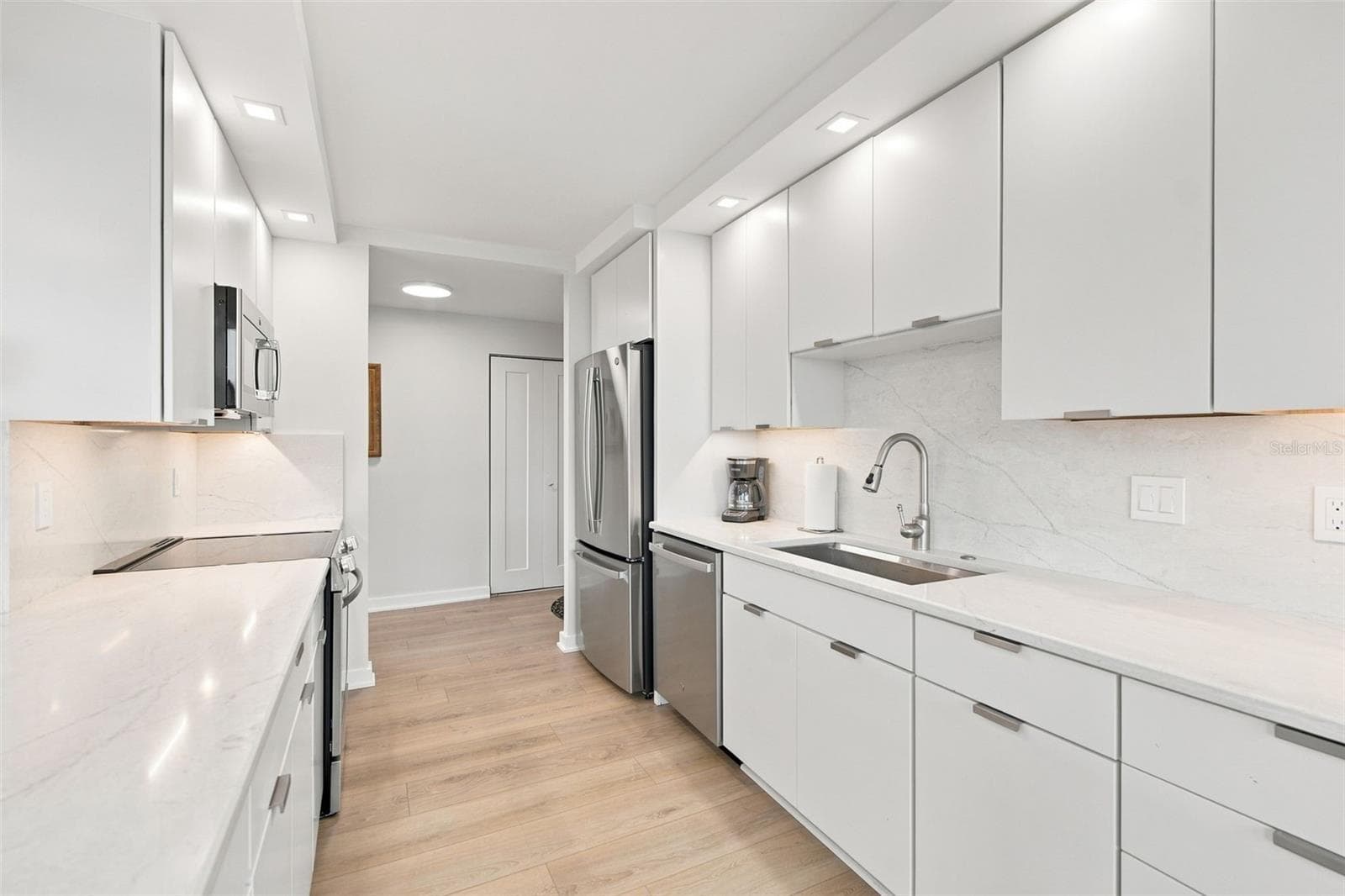 Condominium at 707 S GULFSTREAM AVE #207, SARASOTA, photo 10 of 63