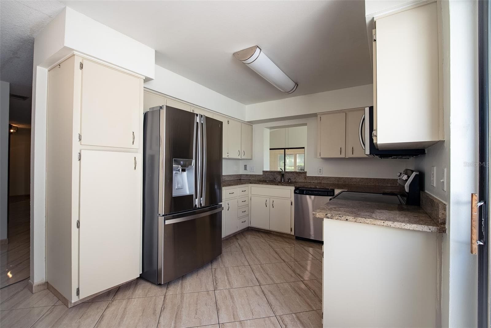 Single Family Residence at 3429 PINEBROOK CT, ORLANDO, photo 5 of 32