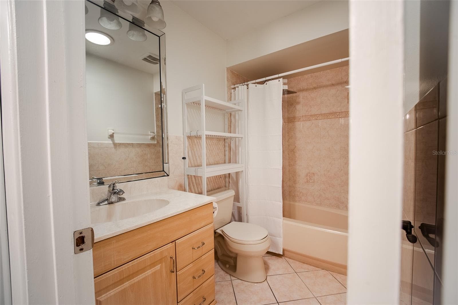 Single Family Residence at 3429 PINEBROOK CT, ORLANDO, photo 17 of 32
