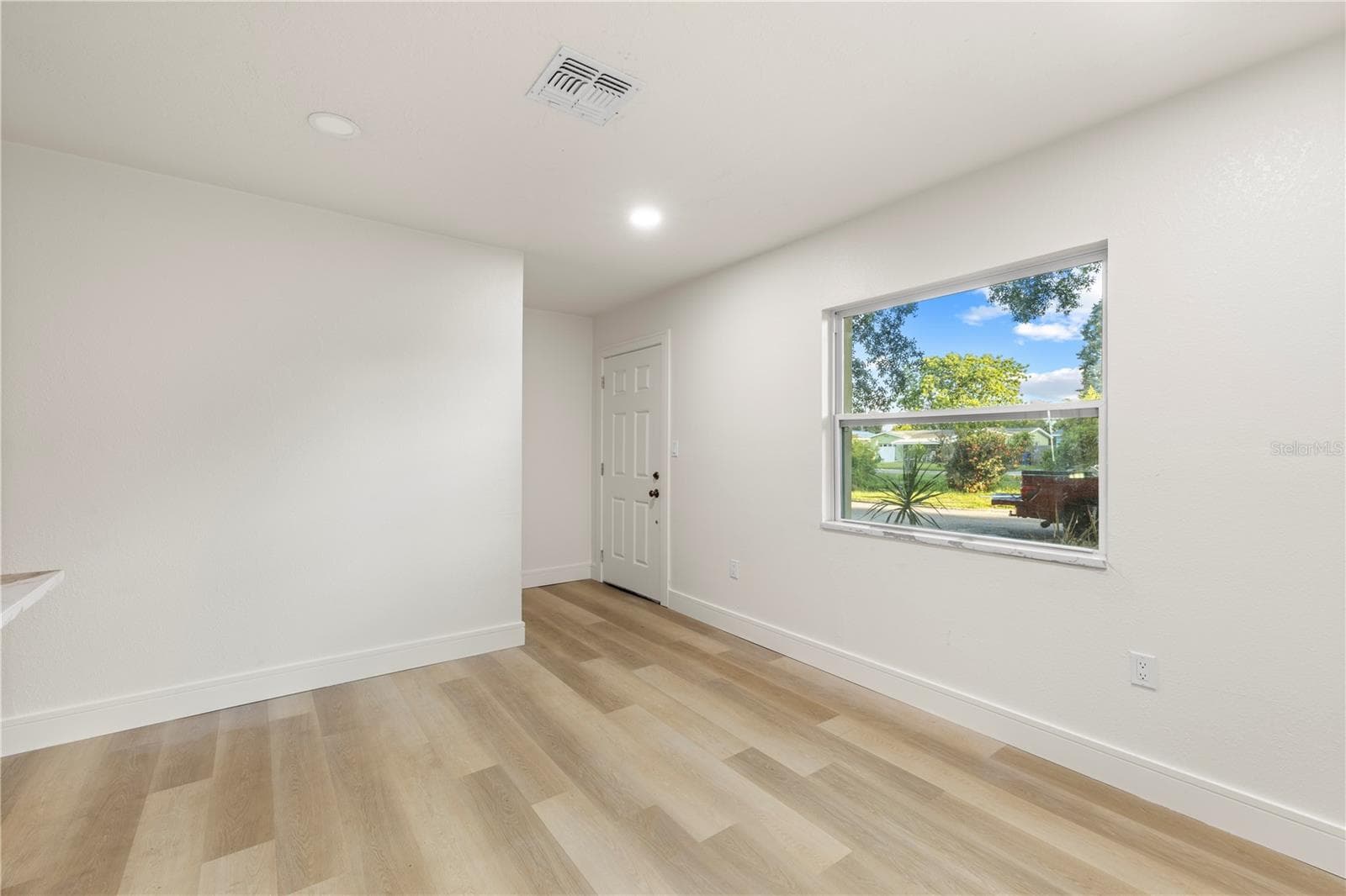 Living room - 5532 6TH AVE N, ST PETERSBURG
