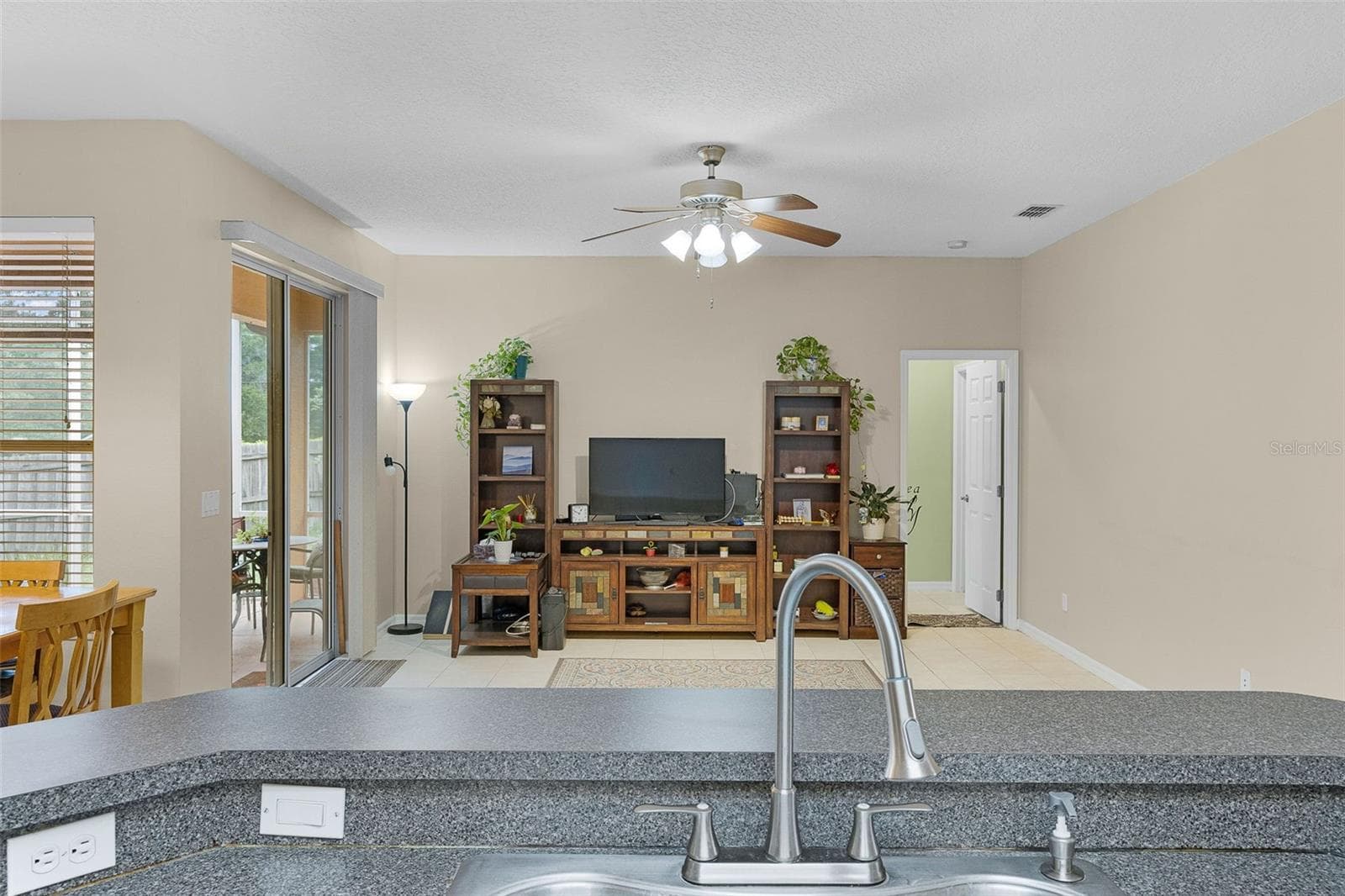Kitchen overlooking family room - 2660 LEDGEMONT CT, CLERMONT