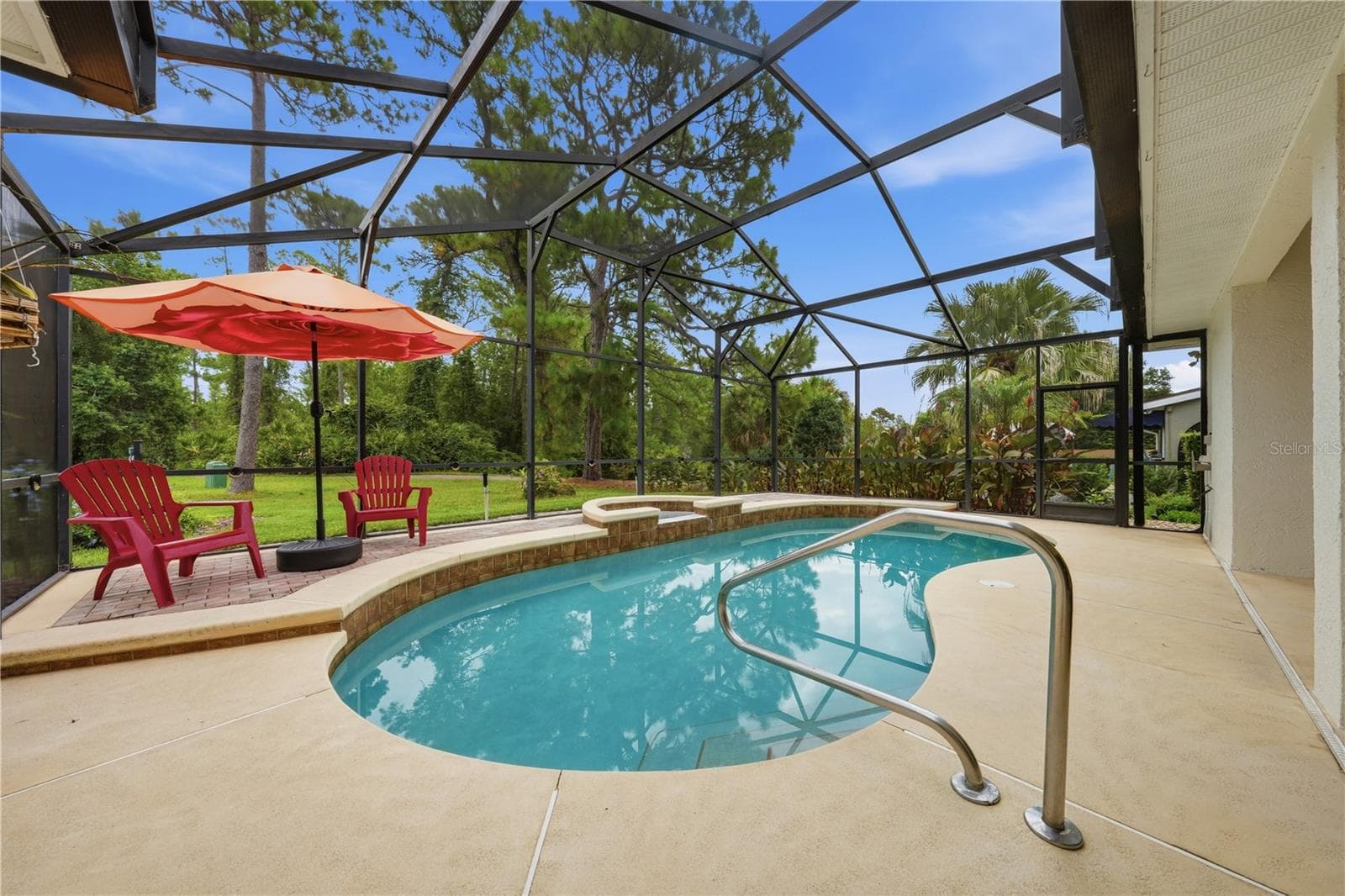 Your own private backyard oasis for year-round Florida living. - 2360 PARK FOREST BLVD, MOUNT DORA