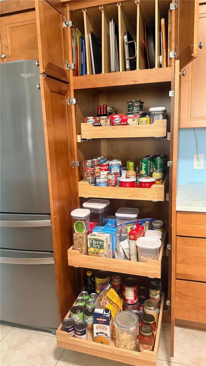 and pantry with pull outs & individual cookie sheet cubbies... - 2293 NW 58TH TER, OCALA