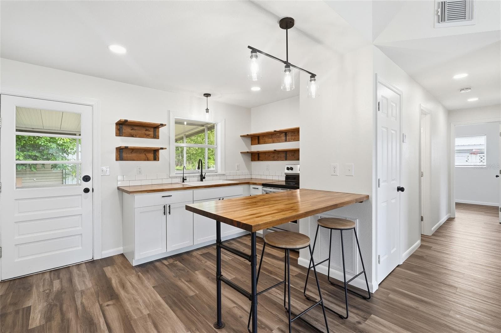 Single Family Residence at 162 BRIDLE PATH, ARCADIA, photo 8 of 36