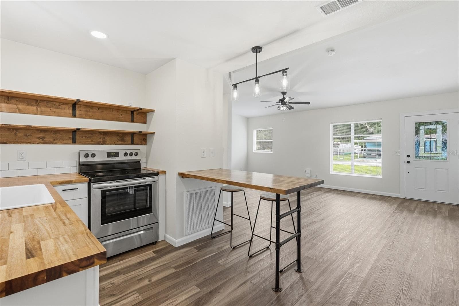 Single Family Residence at 162 BRIDLE PATH, ARCADIA, photo 11 of 36