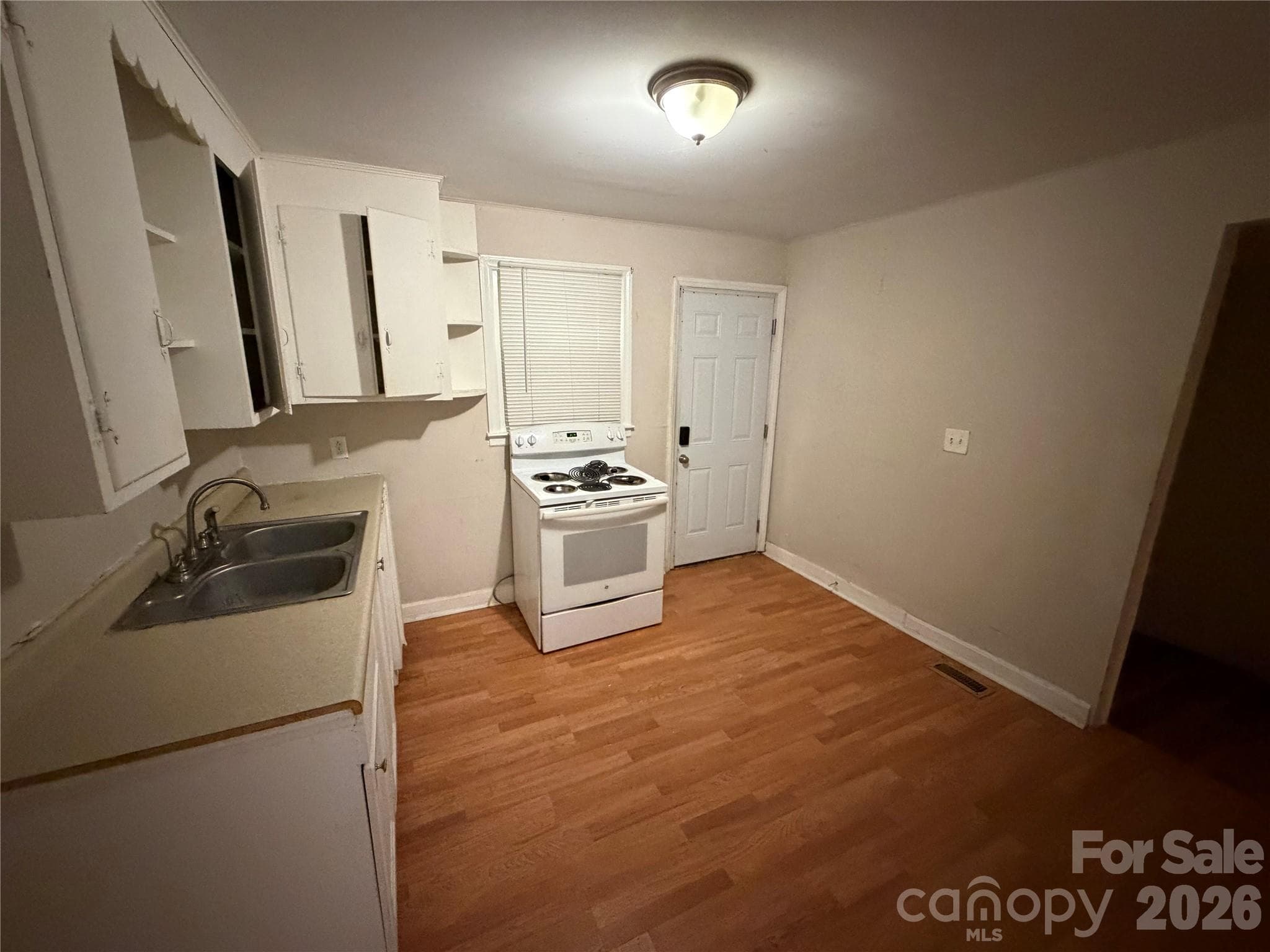 Single Family Residence at 2558 Milton Avenue, Gastonia, photo 3 of 10