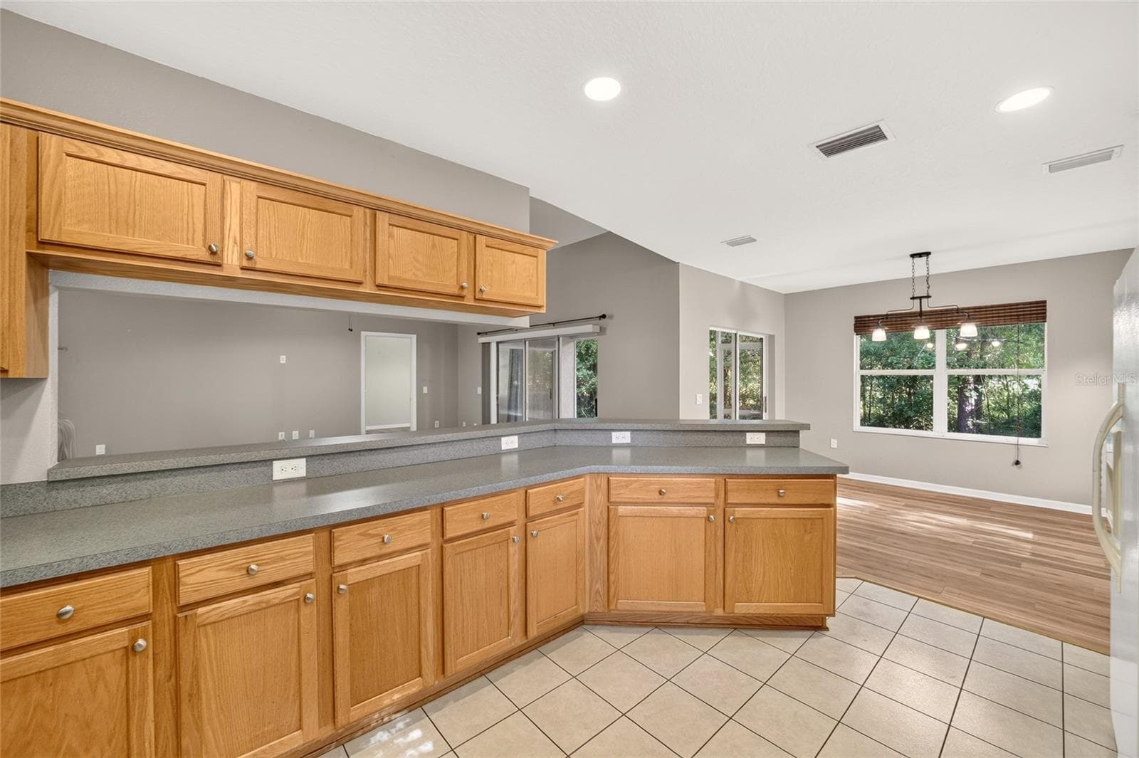 Kitchen, lots of cabinets - 19369 SW 100TH LOOP, DUNNELLON