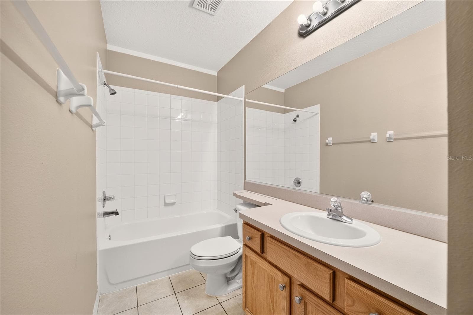 Guest bathroom - 19369 SW 100TH LOOP, DUNNELLON