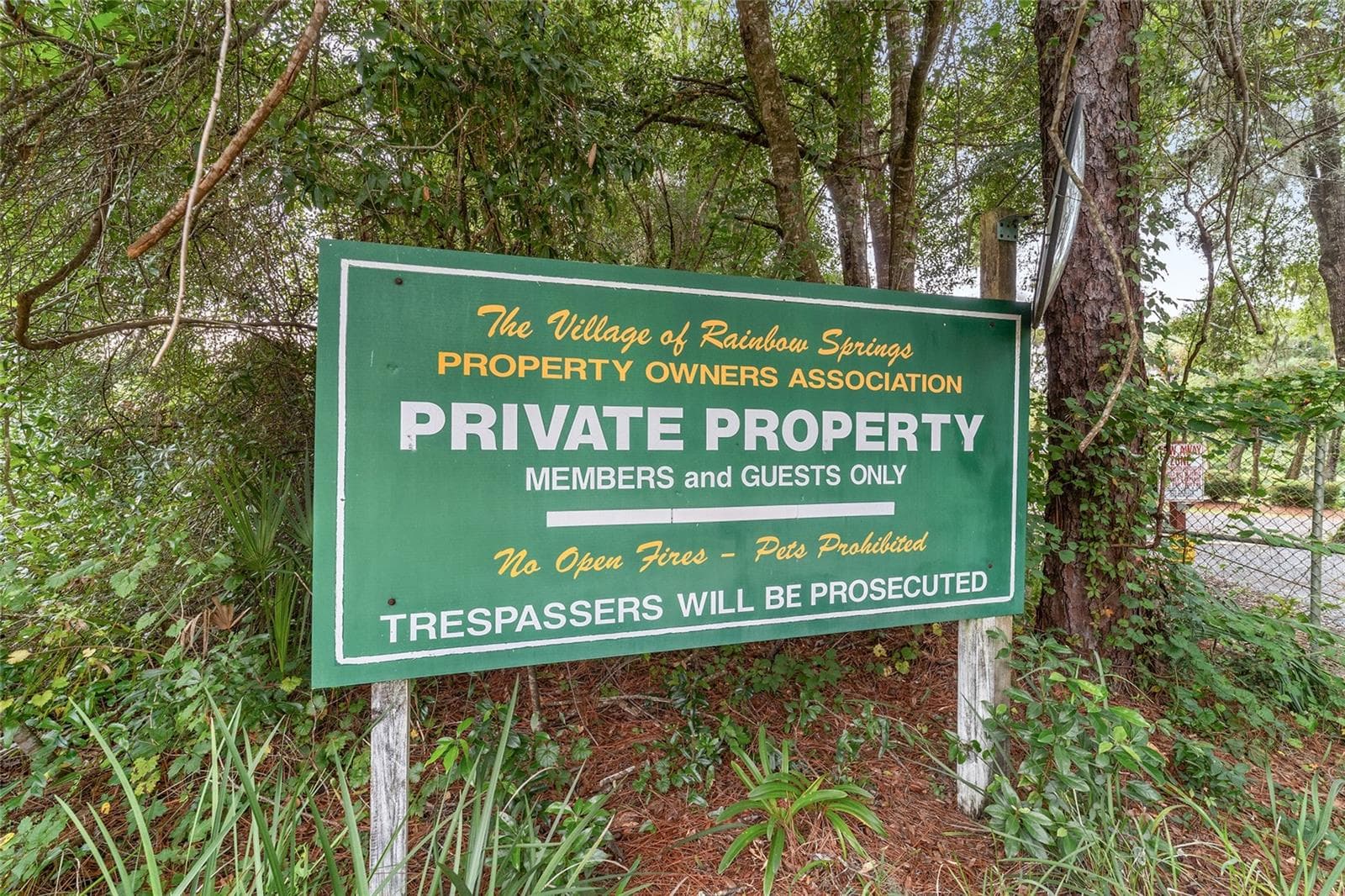 Private property reserved for residents - 19369 SW 100TH LOOP, DUNNELLON