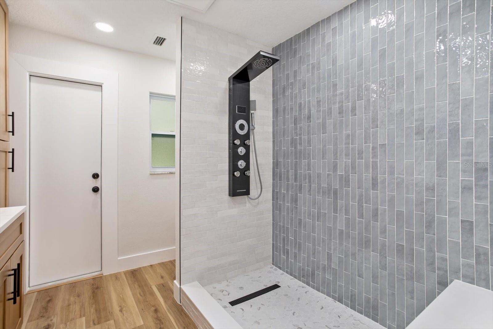 Large master shower - 958 ORANGE AVE, OVIEDO