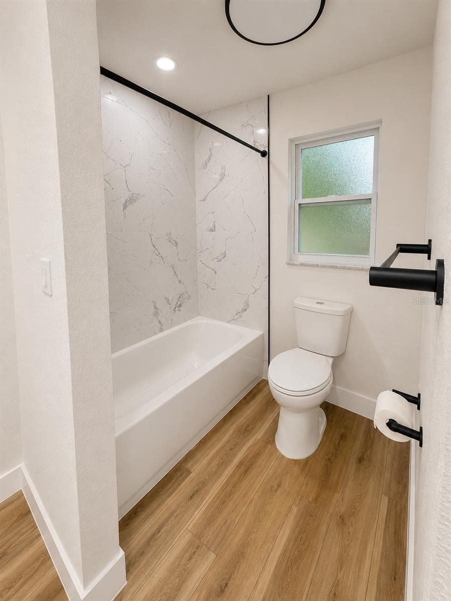 Secondary bath - 958 ORANGE AVE, OVIEDO