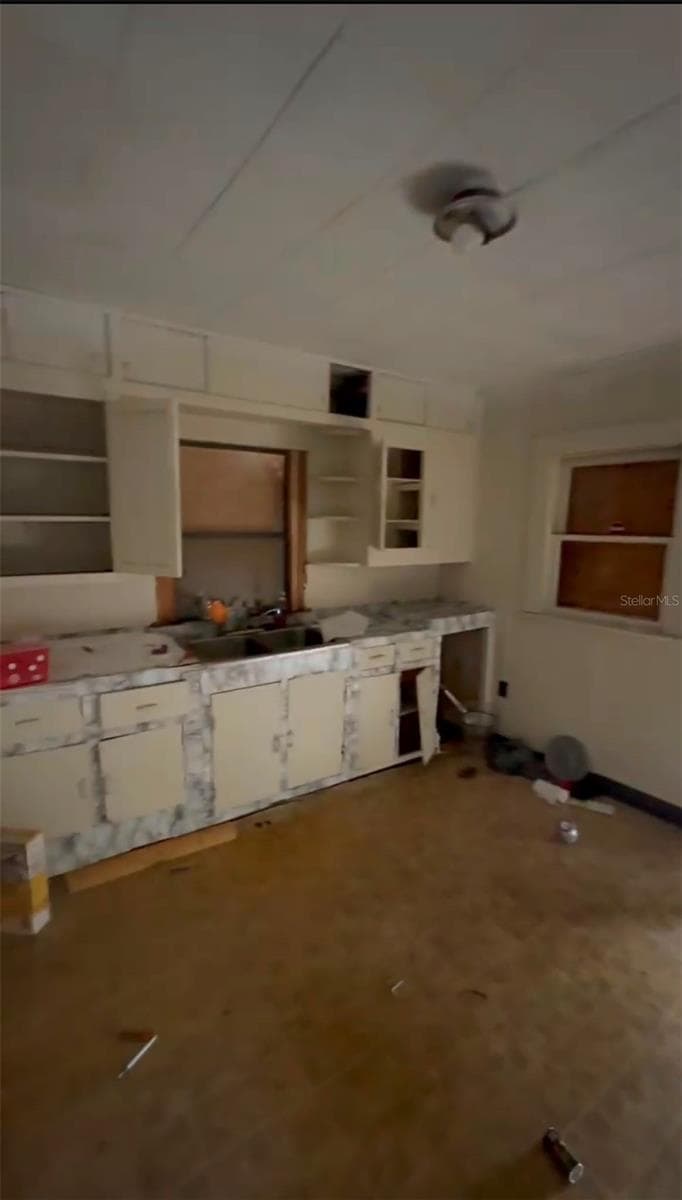 Single Family Residence at 2516 E MAGNOLIA ST, LAKELAND, photo 5 of 8