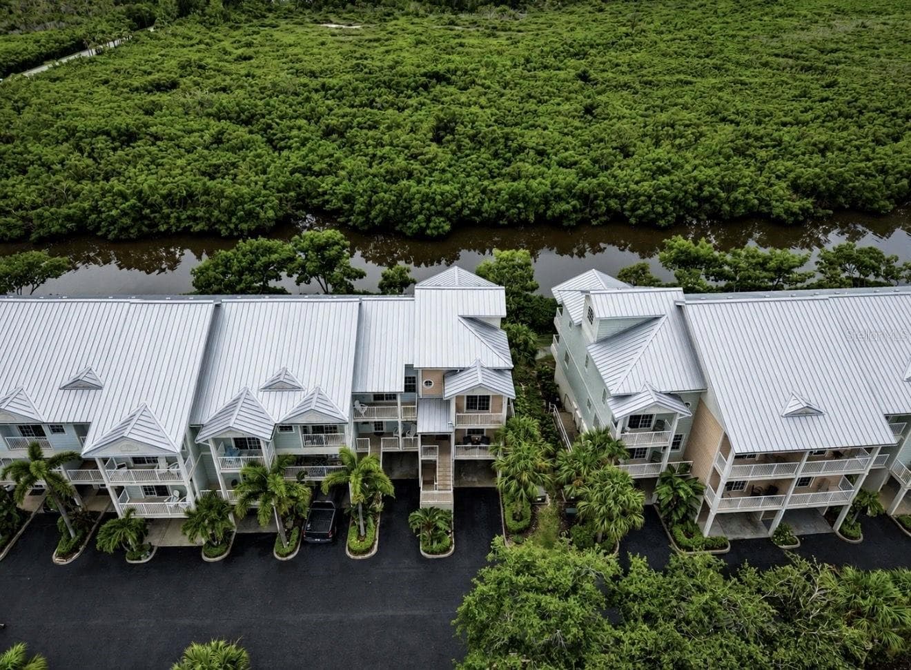 Townhouse at 3228 MANGROVE POINT DR, RUSKIN, photo 2 of 34
