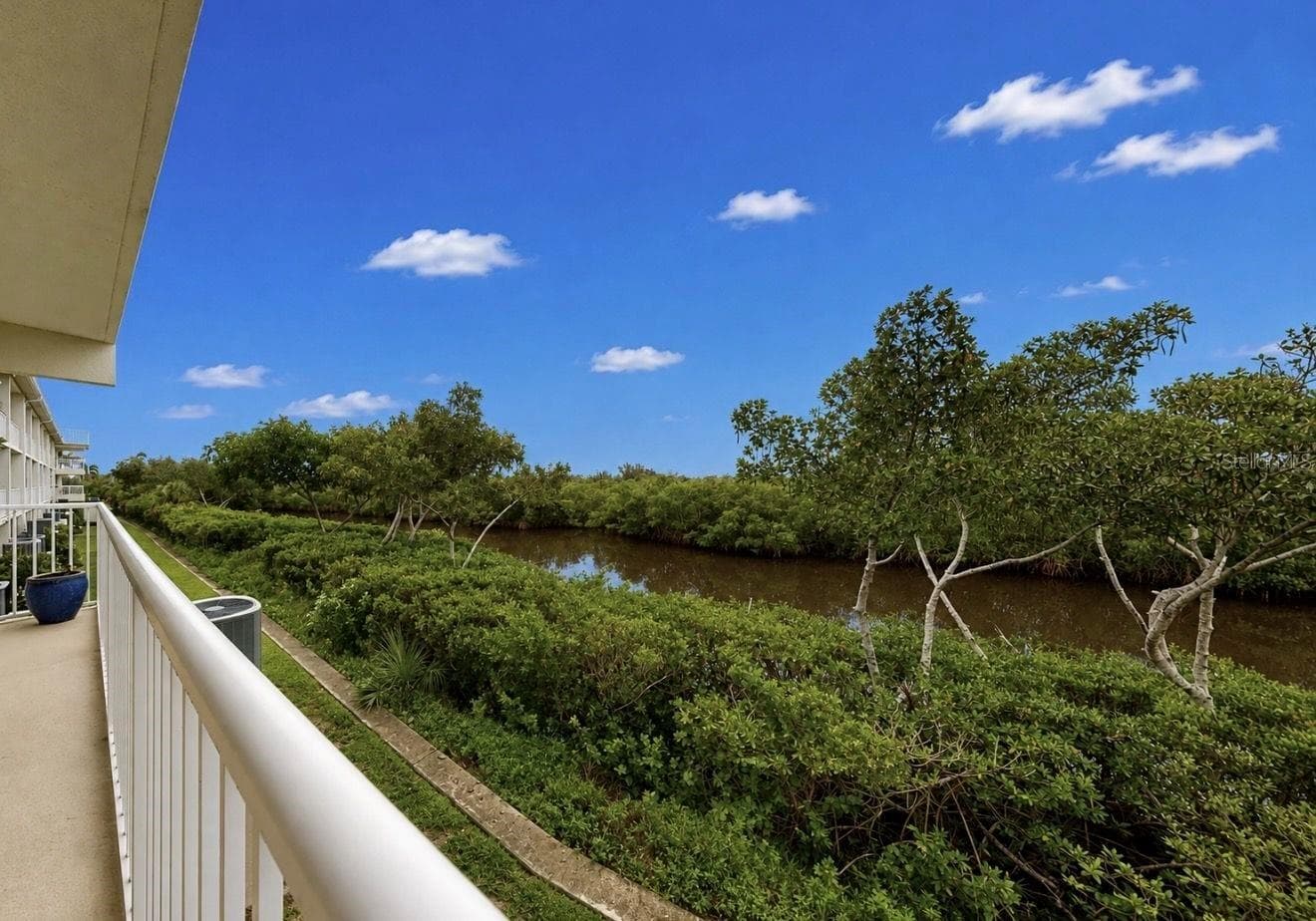 Townhouse at 3228 MANGROVE POINT DR, RUSKIN, photo 8 of 34
