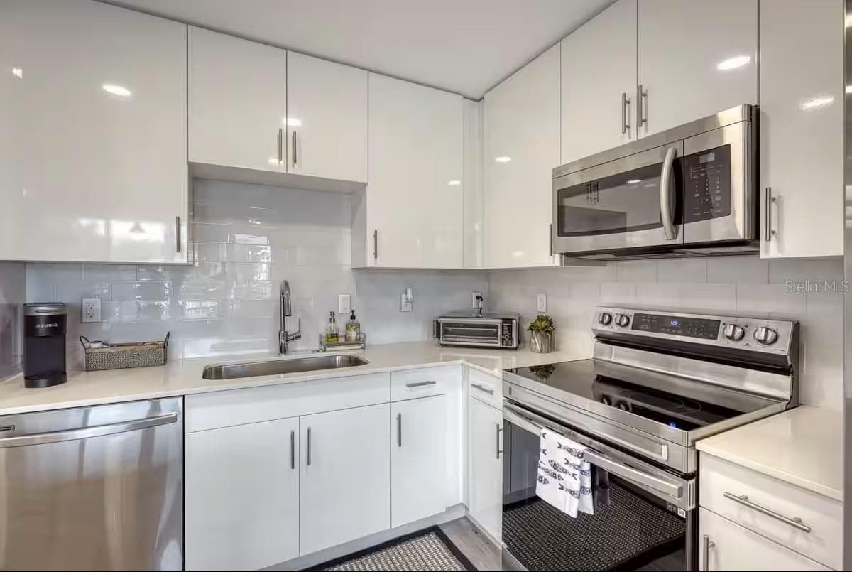 Condominium at 1709 N TAMIAMI TRL #220, SARASOTA, photo 3 of 16