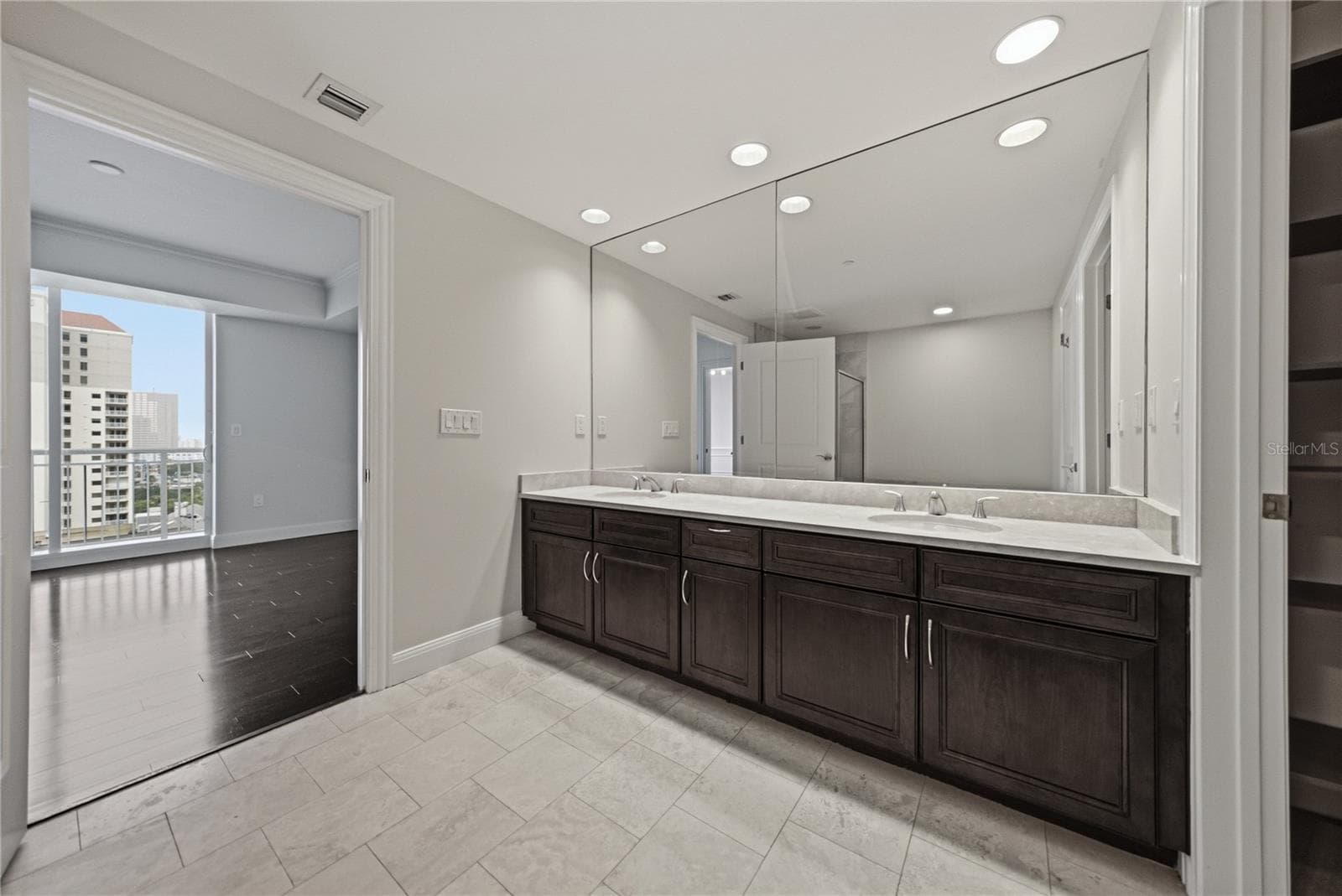 Condominium at 450 KNIGHTS RUN AVE #1103, TAMPA, photo 43 of 97