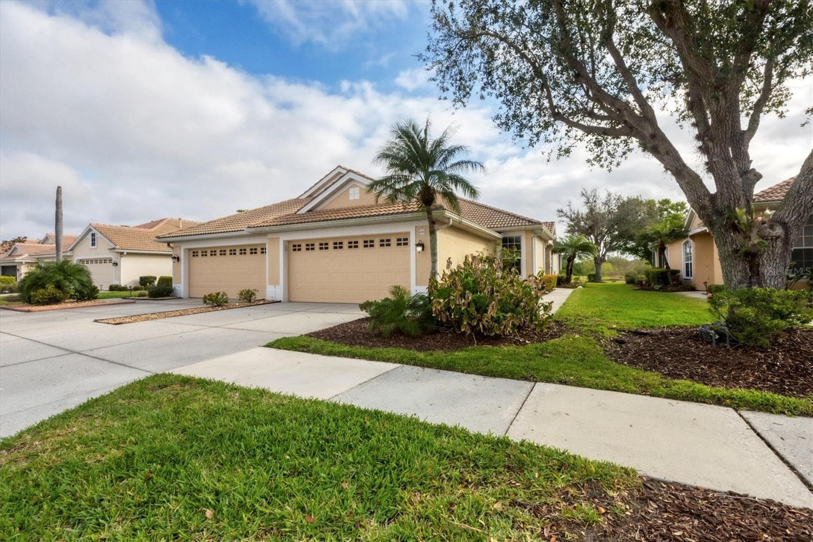 Villa at 4301 WHISPERING OAKS DR, NORTH PORT, photo 2 of 62