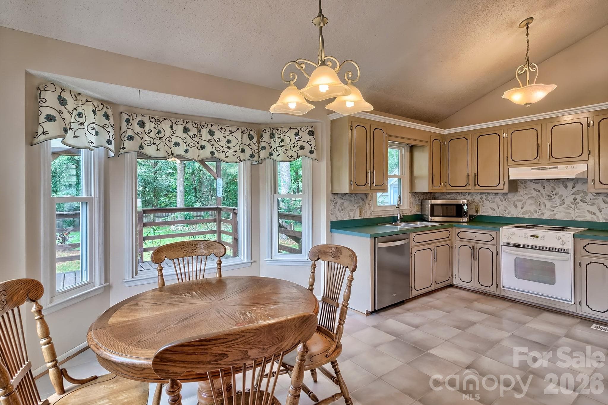 Single Family Residence at 131 Santa Barbara Court, West Columbia, photo 8 of 31