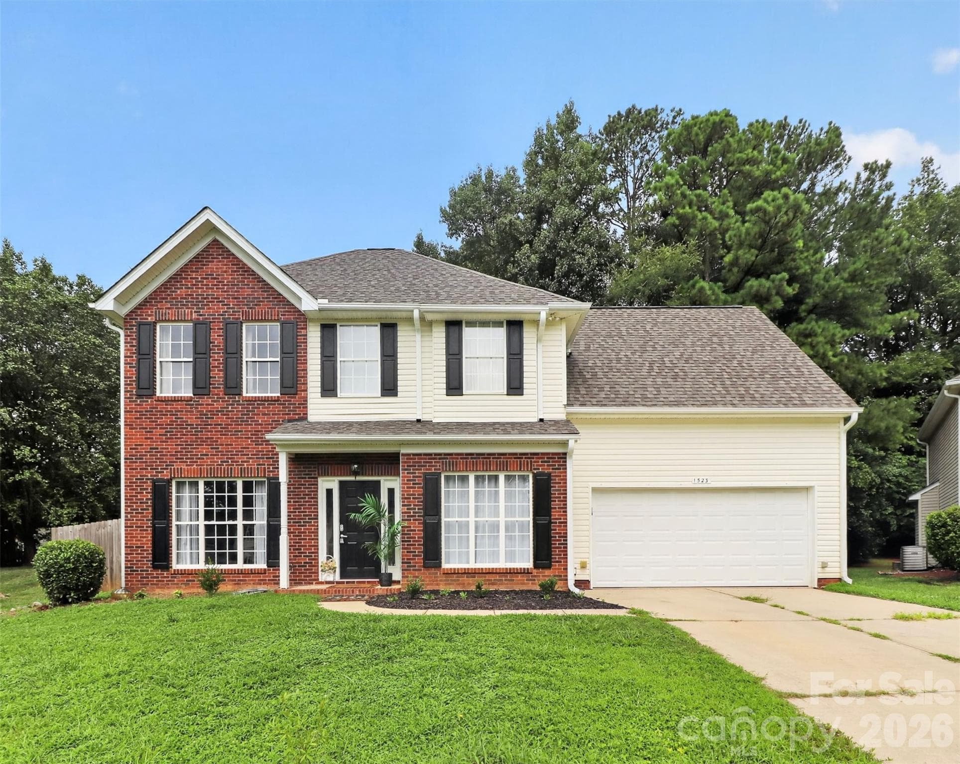 Single Family Residence at 1523 Merrie Meadow Court, Rock Hill, photo 4 of 44
