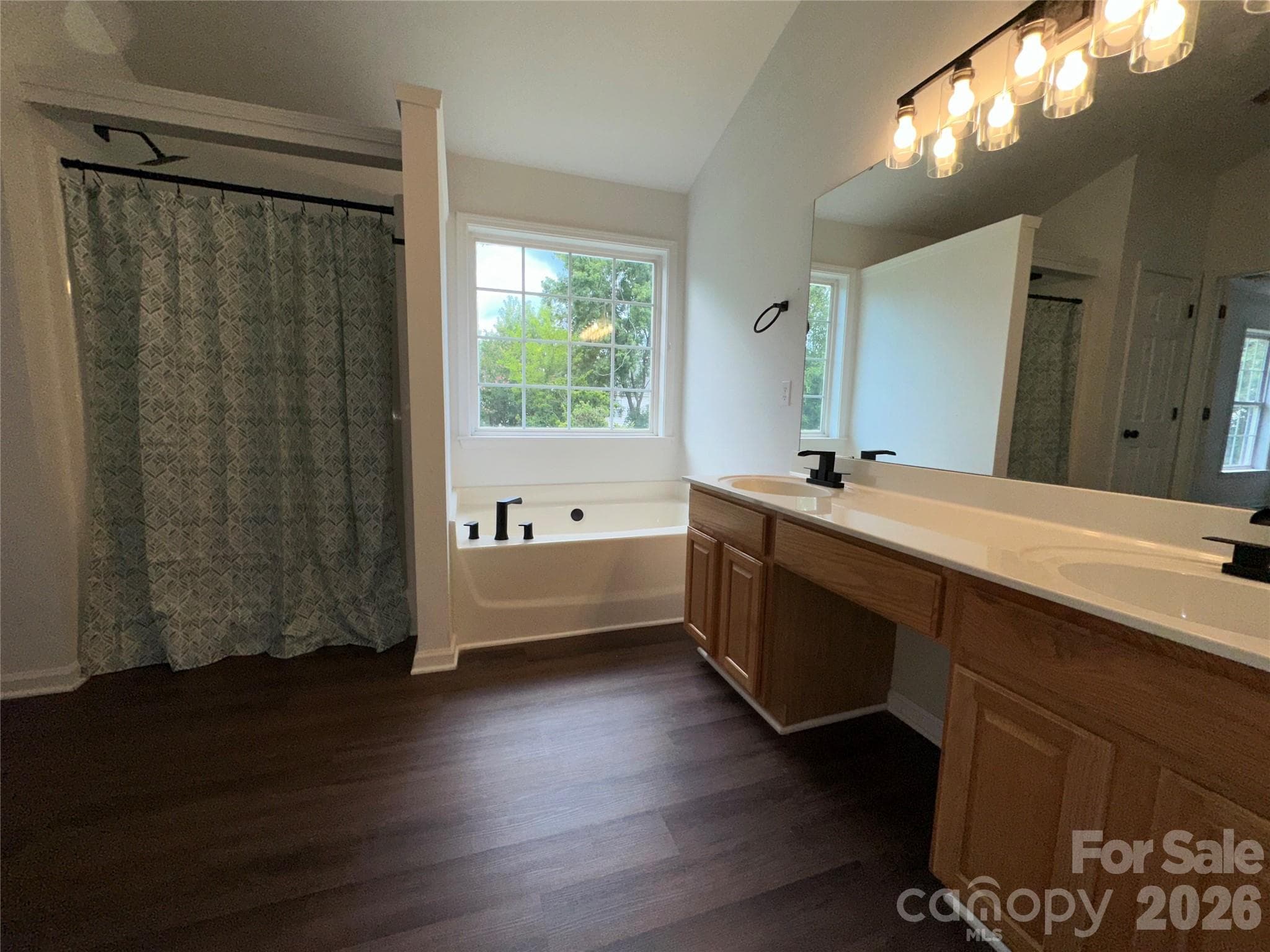 Master Bath tub & Separate Shower - 5867 Crimson Oak Court, Harrisburg