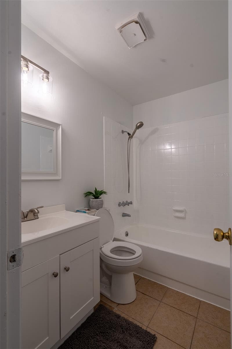 Hallway Bath - 1049 BIRCH BLVD, TAVARES