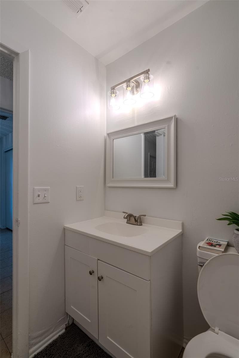 Hallway Bath - 1049 BIRCH BLVD, TAVARES