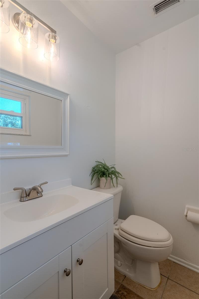 Primary 1/2 bath - 1049 BIRCH BLVD, TAVARES